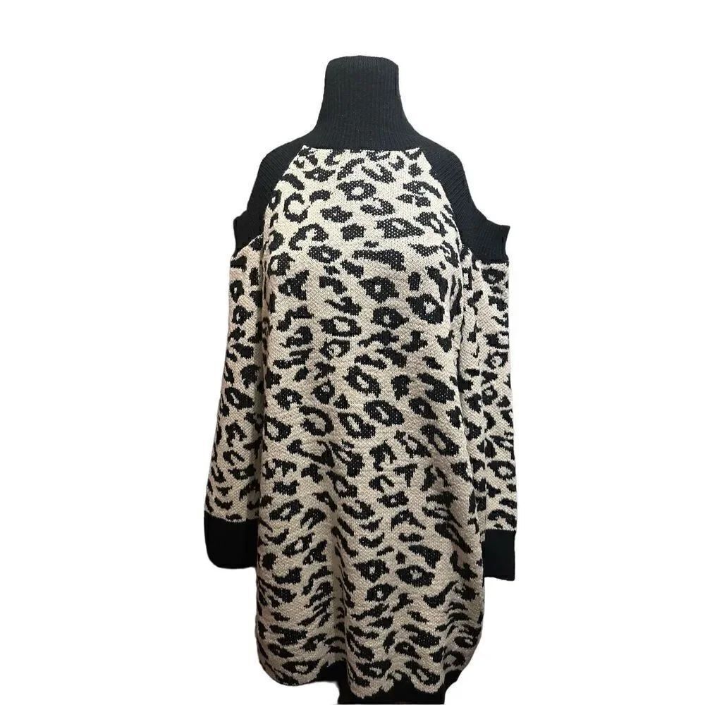 Entro Womens Sweater Dress Tunic Cold Shoulder Animal Print Soft Size M New